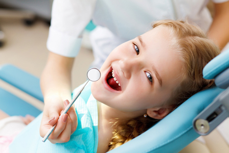 child at the dentist for teeth grinding