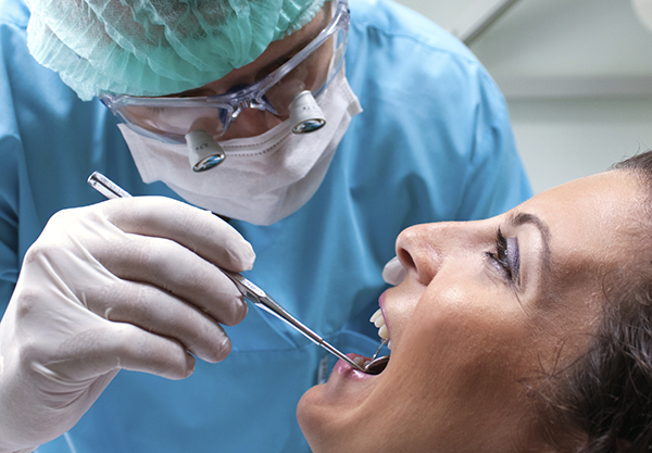 woman getting wisdom teeth extractions